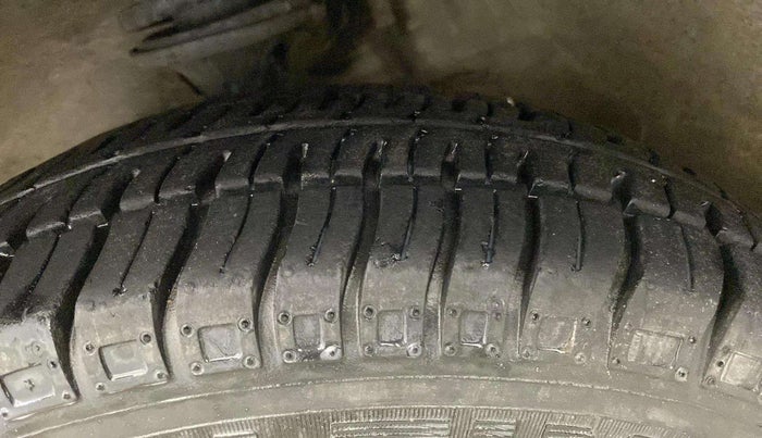 2016 Maruti Alto 800 LXI, Petrol, Manual, 28,589 km, Left Front Tyre Tread