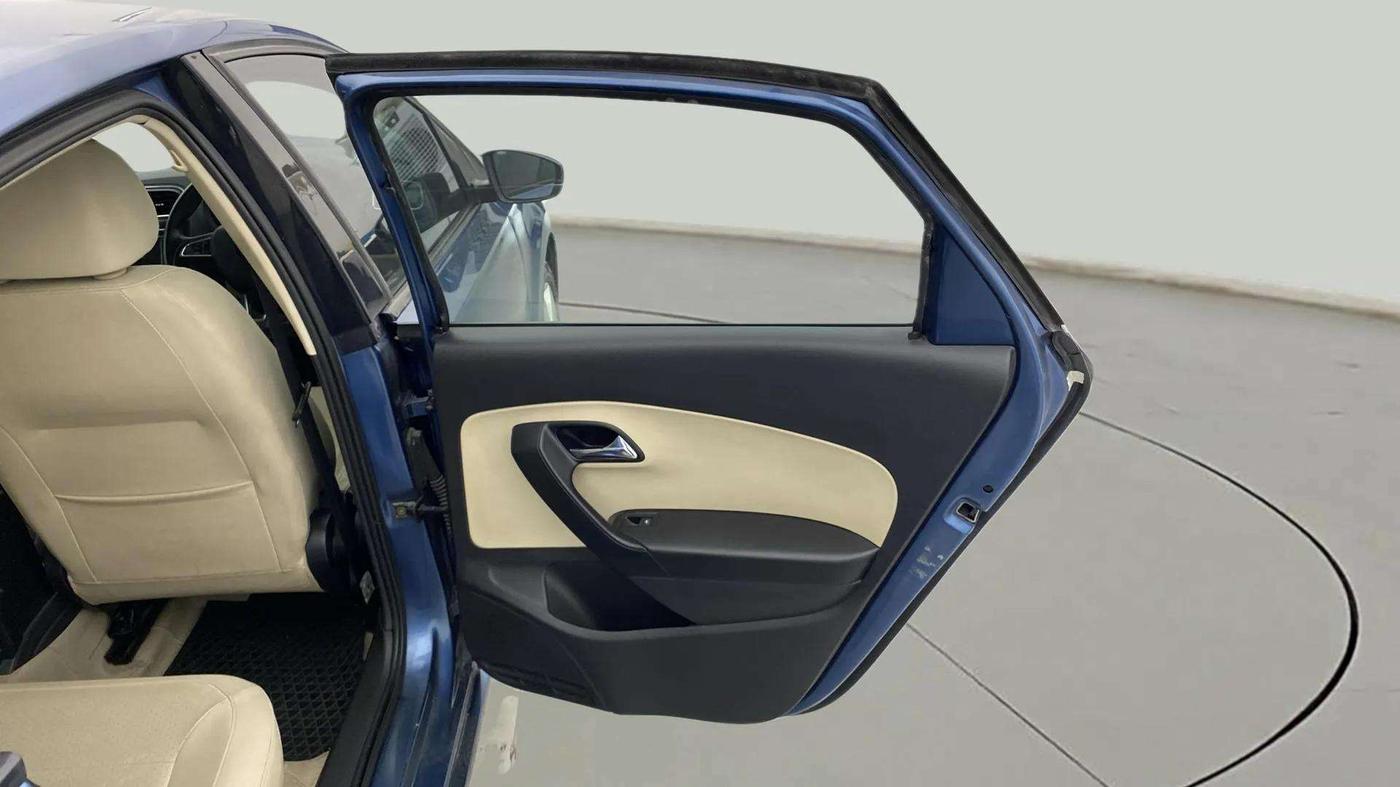 2017 Skoda Rapid STYLE 1.5 TDI AT, Diesel, Automatic, 1,15,836 km, RHS Rear Door