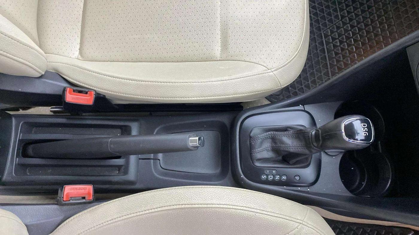 2017 Skoda Rapid STYLE 1.5 TDI AT, Diesel, Automatic, 1,15,836 km, Gear Lever