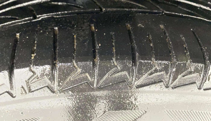 2017 Skoda Rapid STYLE 1.5 TDI AT, Diesel, Automatic, 1,15,719 km, Right Front Tyre Tread