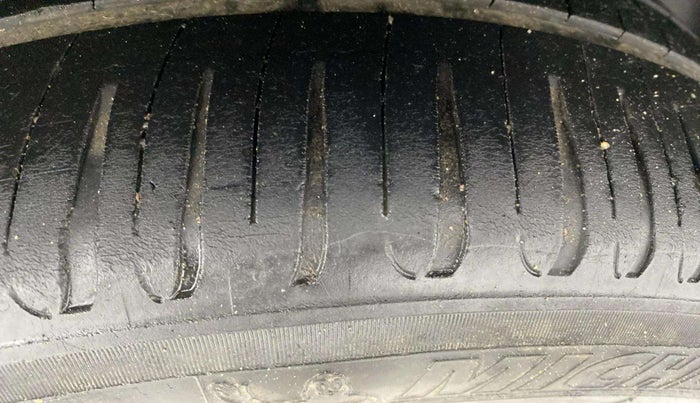 2017 Skoda Rapid STYLE 1.5 TDI AT, Diesel, Automatic, 1,15,719 km, Left Front Tyre Tread