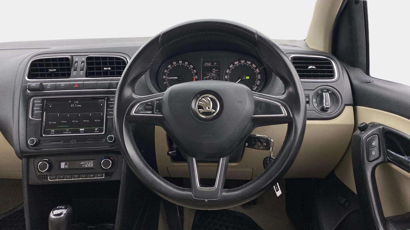 2017 Skoda Rapid STYLE 1.5 TDI AT, Diesel, Automatic, 1,15,836 km, Steering Wheel Close Up