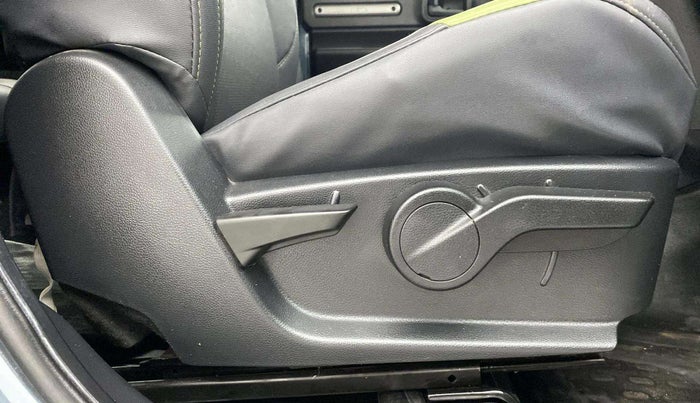 2021 Mahindra Thar LX PETROL HT 4WD AT, Petrol, Automatic, 38,706 km, Driver Side Adjustment Panel