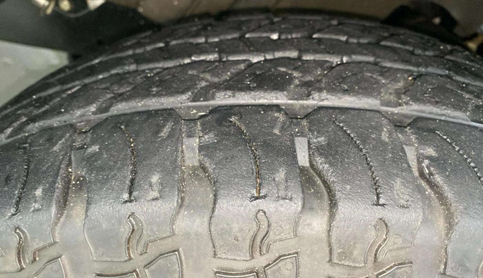 2021 Mahindra Thar LX PETROL HT 4WD AT, Petrol, Automatic, 38,706 km, Right Front Tyre Tread