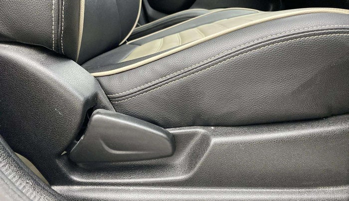 2020 Renault Kwid RXL 1.0 AMT, Petrol, Automatic, 10,545 km, Driver Side Adjustment Panel