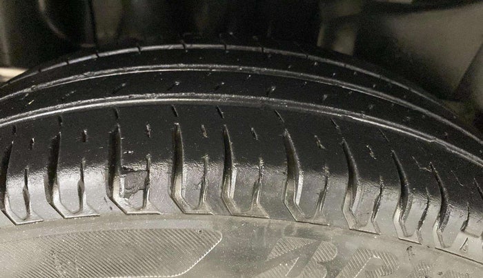 2019 Maruti Swift LXI, Petrol, Manual, 28,233 km, Right Rear Tyre Tread