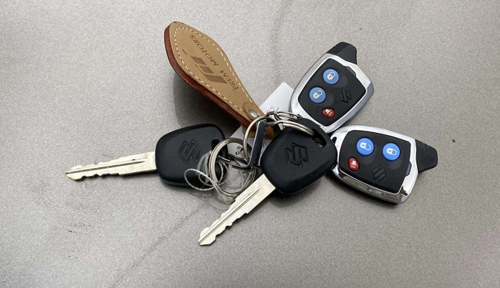 2019 Maruti Swift LXI, Petrol, Manual, 28,233 km, Key Close Up