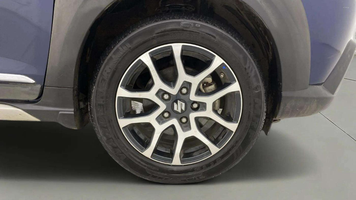 2022 Maruti XL6 ALPHA PLUS MT, Petrol, Manual, 39,027 km, Right Front Wheel