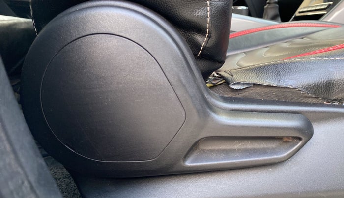 2020 Tata NEXON XM PETROL, Petrol, Manual, 19,050 km, Driver Side Adjustment Panel