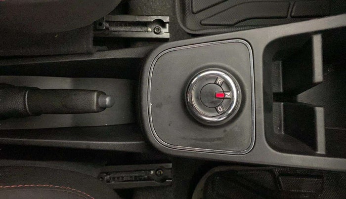 2021 Renault Kwid RXT 1.0 AMT (O), Petrol, Automatic, 49,633 km, Gear Lever