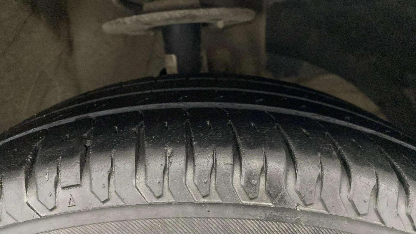 2021 Maruti Dzire ZXI Plus, Petrol, Manual, 76,205 km, Right Front Tyre Tread
