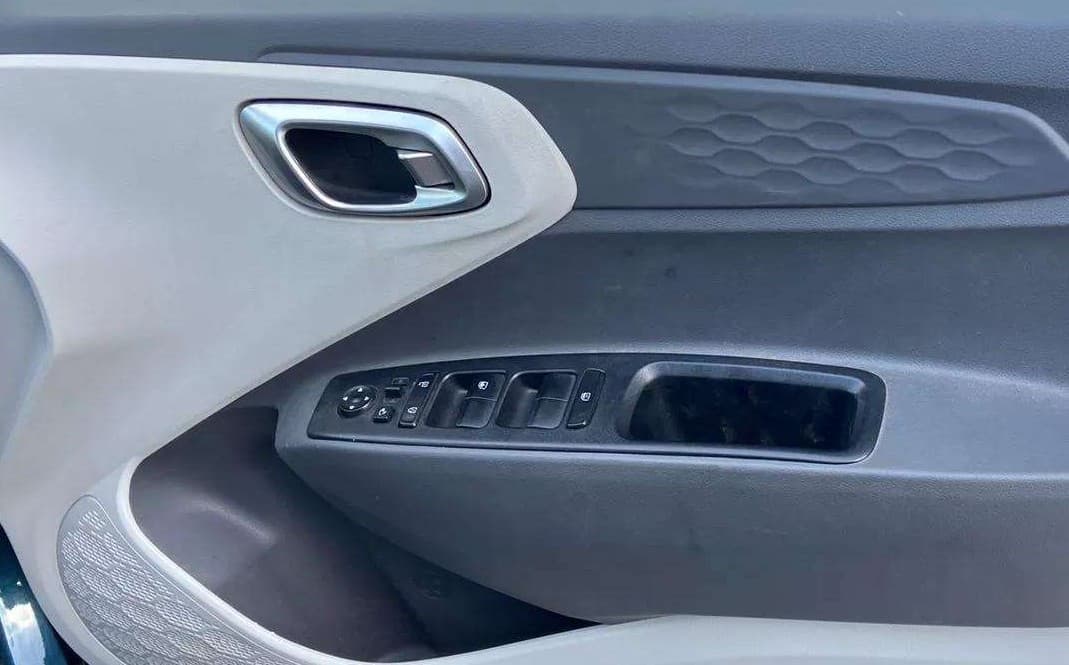 2022 Hyundai GRAND I10 NIOS ASTA AMT 1.2 KAPPA VTVT, CNG, Automatic, 62,114 km, Driver Side Door Panels Control