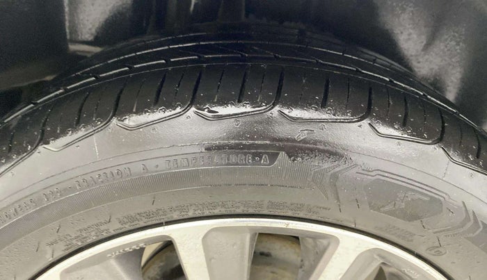 2020 Maruti Ciaz ALPHA  AT 1.5 SHVS PETROL, Petrol, Automatic, 75,382 km, Right Rear Tyre Tread