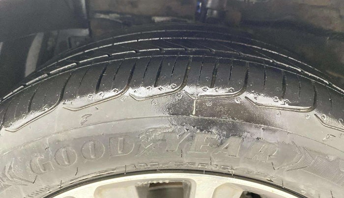 2020 Maruti Ciaz ALPHA  AT 1.5 SHVS PETROL, Petrol, Automatic, 75,382 km, Left Front Tyre Tread