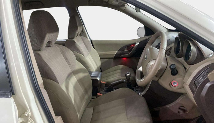 2014 Mahindra XUV500 W6, Diesel, Manual, 49,271 km, Right Side Front Door Cabin