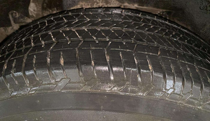 2014 Mahindra XUV500 W6, Diesel, Manual, 49,271 km, Right Rear Tyre Tread