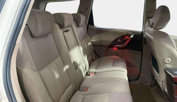 2014 Mahindra XUV500 W6, Diesel, Manual, 49,271 km, Right Side Rear Door Cabin