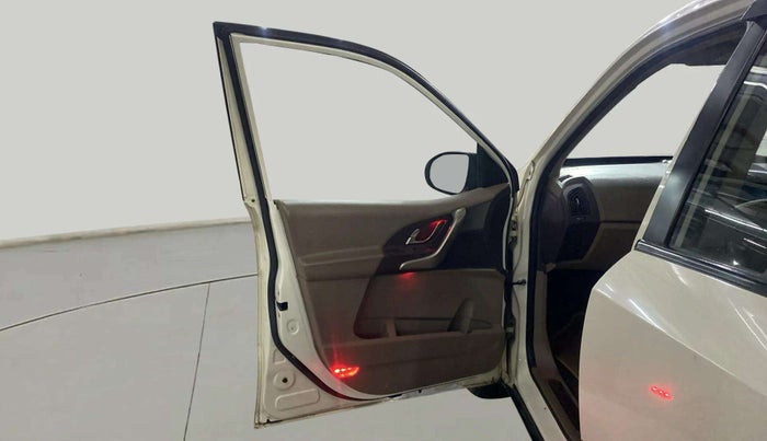 2014 Mahindra XUV500 W6, Diesel, Manual, 49,271 km, LHS Front Door