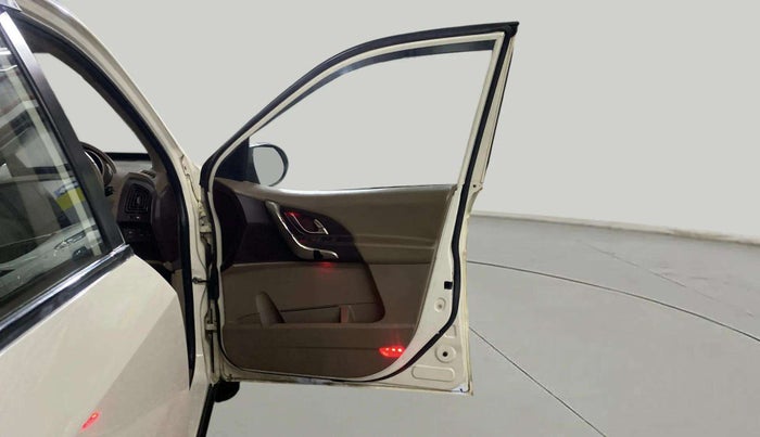 2014 Mahindra XUV500 W6, Diesel, Manual, 49,271 km, RHS Front Door