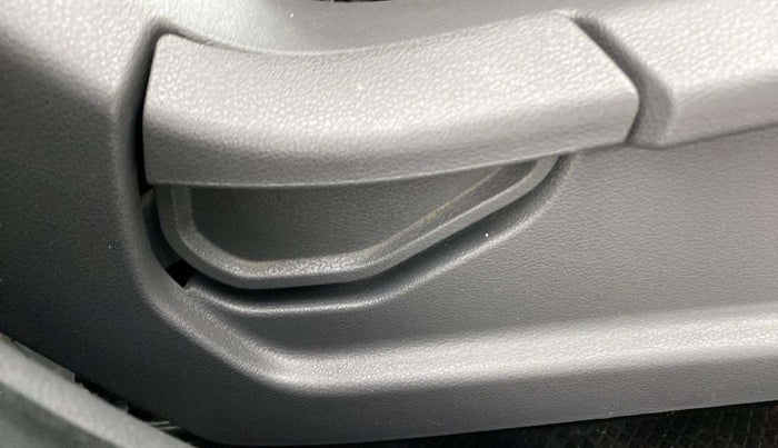 2022 Hyundai GRAND I10 NIOS ERA 1.2 KAPPA VTVT, Petrol, Manual, 30,521 km, Driver Side Adjustment Panel
