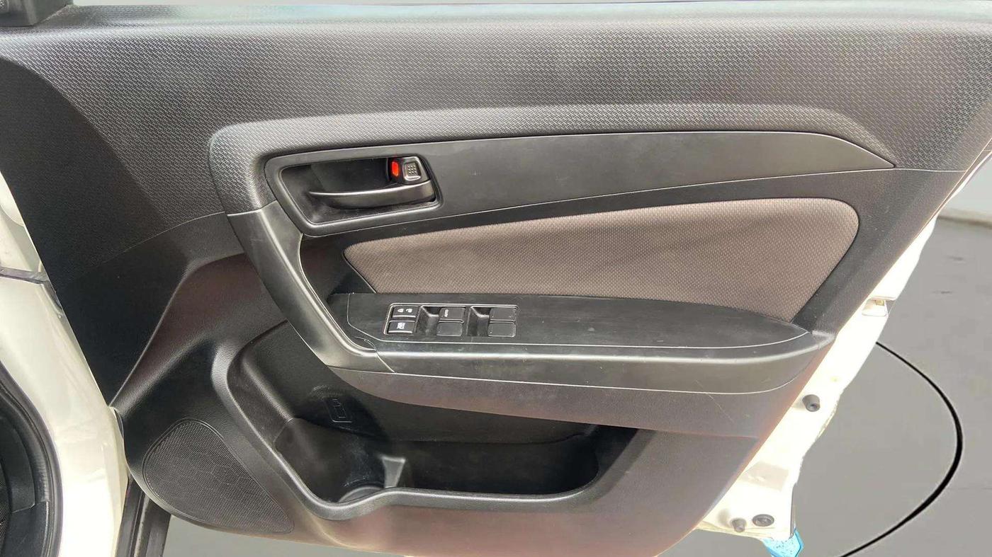 2022 Toyota URBAN CRUISER MID GRADE AT, Petrol, Automatic, 58,339 km, Driver Side Door Panels Control