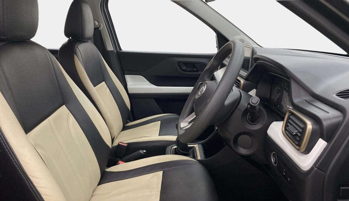 2022 Tata PUNCH ACCOMPLISHED MT, Petrol, Manual, 39,665 km, Right Side Front Door Cabin