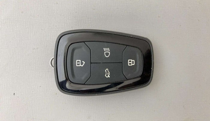 2022 Tata PUNCH ACCOMPLISHED MT, Petrol, Manual, 39,665 km, Key Close Up