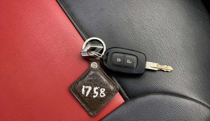 2017 Renault Kwid RXT 1.0, Petrol, Manual, 78,741 km, Key Close Up