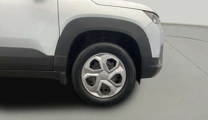 2023 Maruti BREZZA VXI SMART HYBRID, Petrol, Manual, 20,992 km, Right Front Wheel