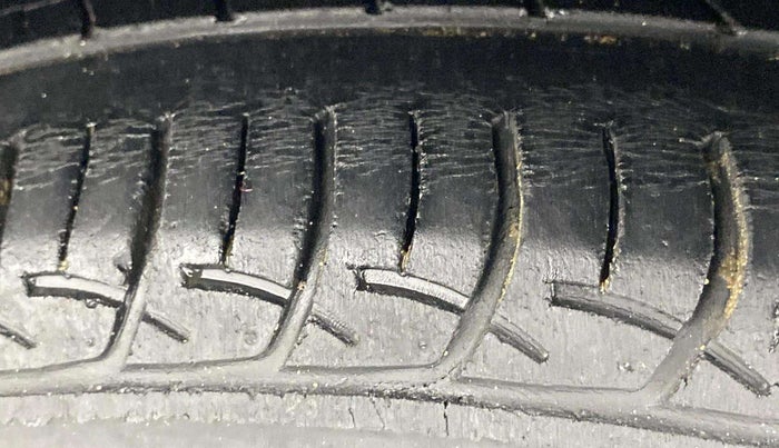 2018 Maruti Ciaz SIGMA 1.5 SHVS MT  PETROL, Petrol, Manual, 57,889 km, Left Front Tyre Tread