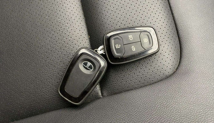 2020 Tata Harrier XZA 2.0L DARK EDITION, Diesel, Automatic, 59,316 km, Key Close Up