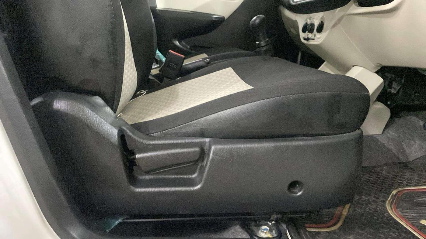 2021 Maruti Alto VXI, Petrol, Manual, 5,642 km, Driver Side Adjustment Panel