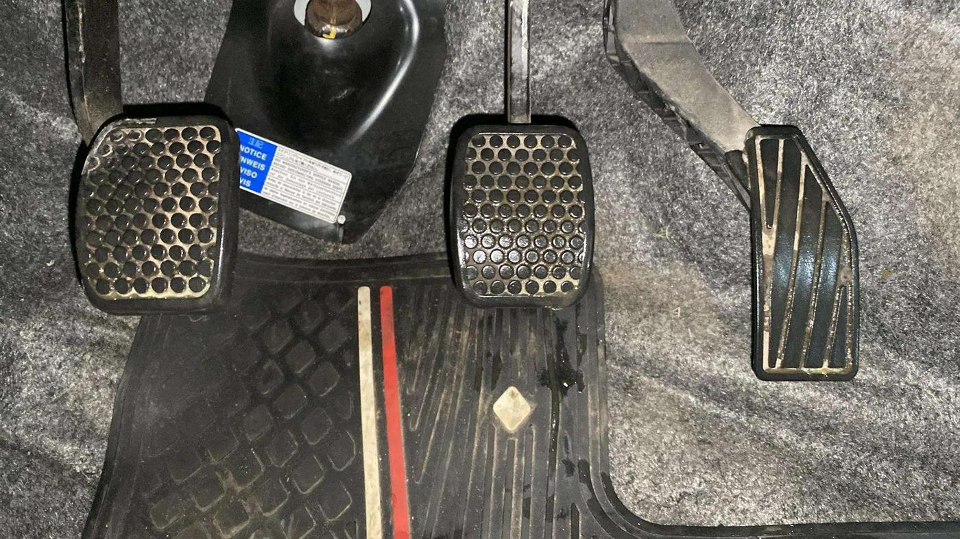 2021 Maruti Alto VXI, Petrol, Manual, 5,642 km, Pedals