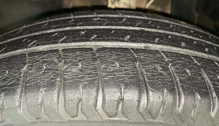 2020 Tata ALTROZ XE PETROL, Petrol, Manual, 49,166 km, Left Front Tyre Tread
