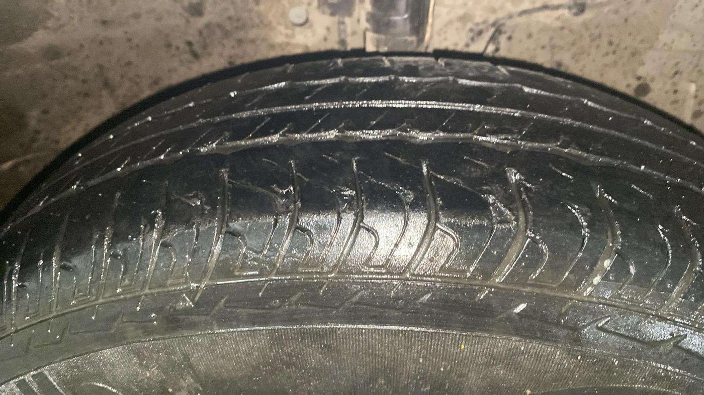 2021 Maruti Swift Dzire TOUR S-CNG, CNG, Manual, 75,791 km, Right Front Tyre Tread