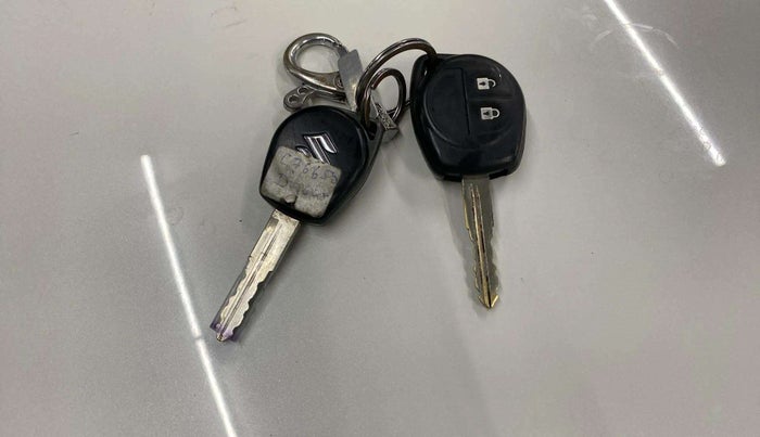 2021 Maruti Swift Dzire TOUR S-CNG, CNG, Manual, 75,791 km, Key Close Up