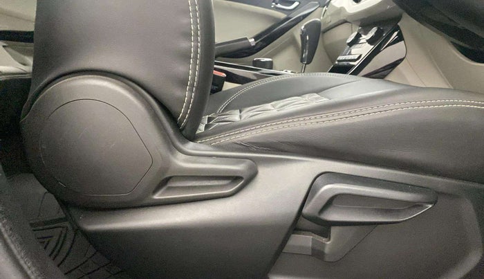 2021 Tata NEXON XZA PLUS SUNROOF DUAL TONE PETROL, Petrol, Automatic, 34,209 km, Driver Side Adjustment Panel