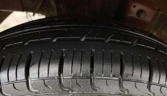2013 Hyundai Eon ERA +, Petrol, Manual, 65,998 km, Right Rear Tyre Tread