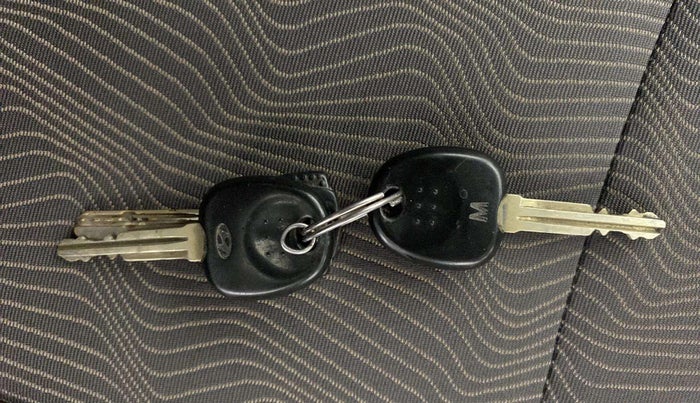 2013 Hyundai Eon ERA +, Petrol, Manual, 65,998 km, Key Close Up