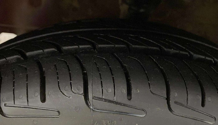 2013 Hyundai Eon ERA +, Petrol, Manual, 65,998 km, Left Front Tyre Tread