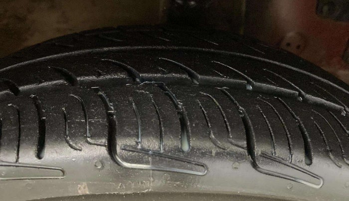 2013 Hyundai Eon ERA +, Petrol, Manual, 65,998 km, Right Front Tyre Tread