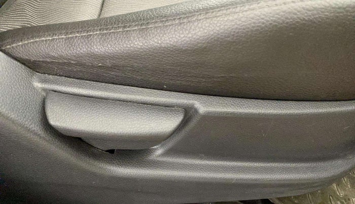 2013 Hyundai Eon ERA +, Petrol, Manual, 65,998 km, Driver Side Adjustment Panel
