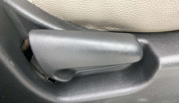 2015 Maruti Wagon R 1.0 VXI, Petrol, Manual, 36,106 km, Driver Side Adjustment Panel