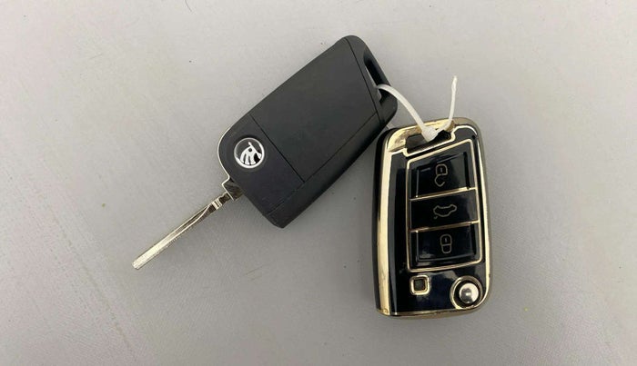 2023 Skoda SLAVIA ACTIVE 1.0L TSI MT, Petrol, Manual, 7,133 km, Key Close Up