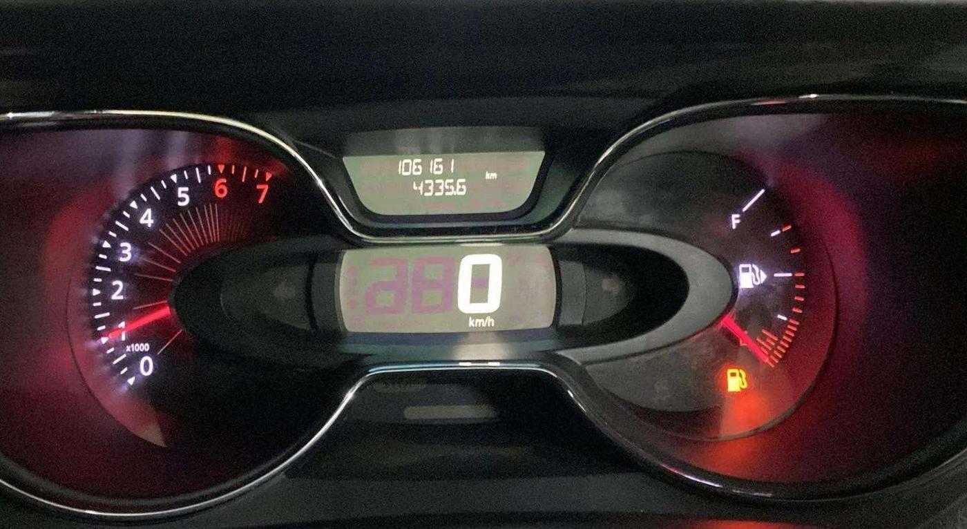 2018 Renault Captur RXT PETROL, Petrol, Manual, 1,06,557 km, Odometer Image