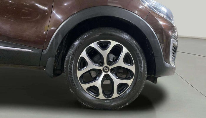 2018 Renault Captur RXT PETROL, Petrol, Manual, 1,06,145 km, Right Front Wheel