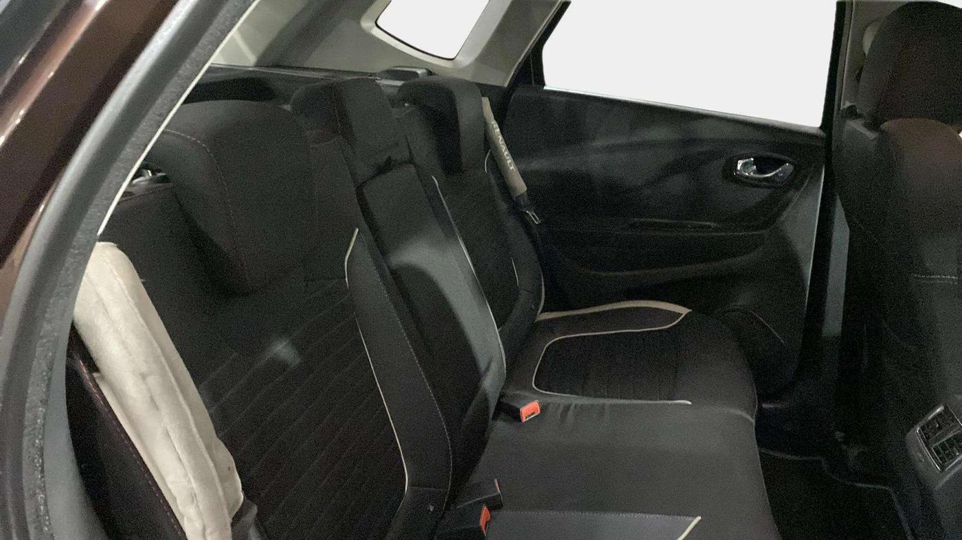 2018 Renault Captur RXT PETROL, Petrol, Manual, 1,06,557 km, Right Side Rear Door Cabin