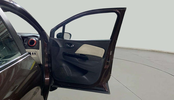 2018 Renault Captur RXT PETROL, Petrol, Manual, 1,06,145 km, RHS Front Door