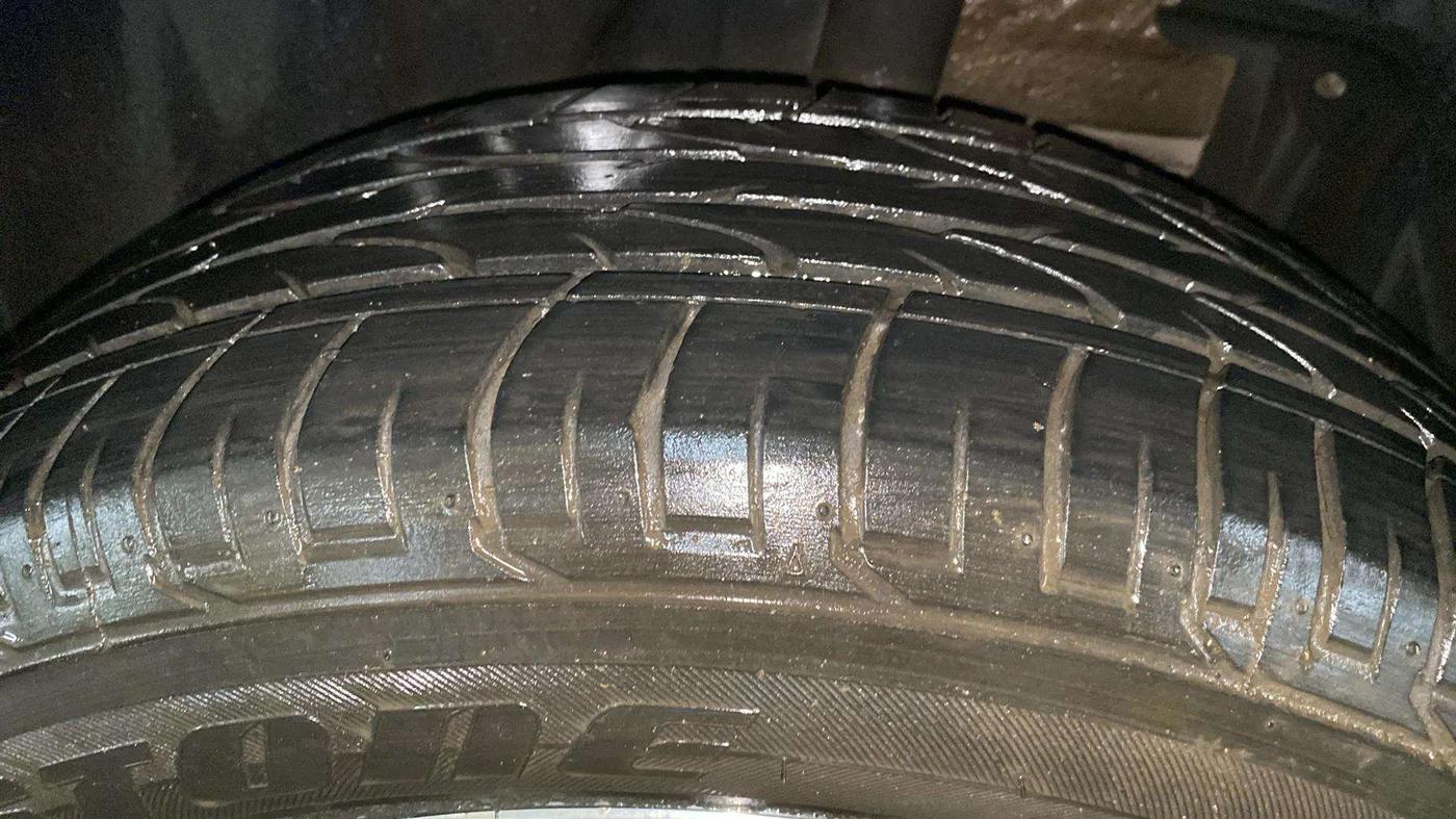2018 Renault Captur RXT PETROL, Petrol, Manual, 1,06,557 km, Left Rear Tyre Tread