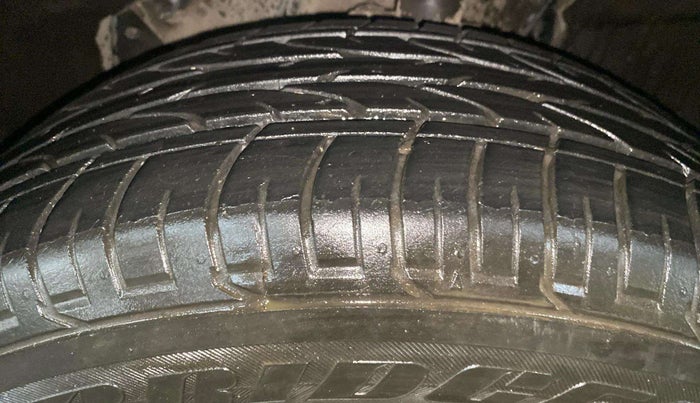 2018 Renault Captur RXT PETROL, Petrol, Manual, 1,06,145 km, Left Front Tyre Tread